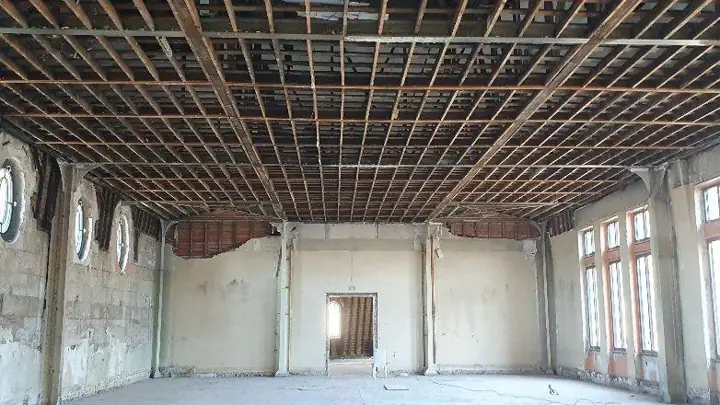 Project: La Poste hotel, existing roof