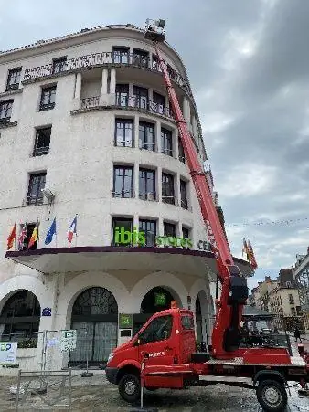 Project: Ibis hotel, existing balconies